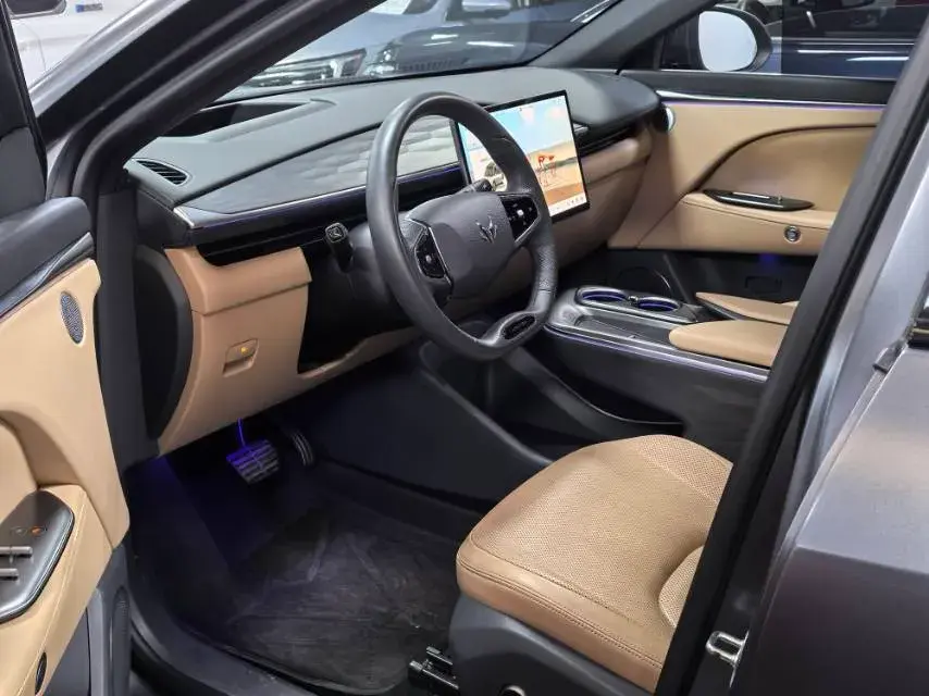 2025 ARCFOX ΑT5 thumbnail 2