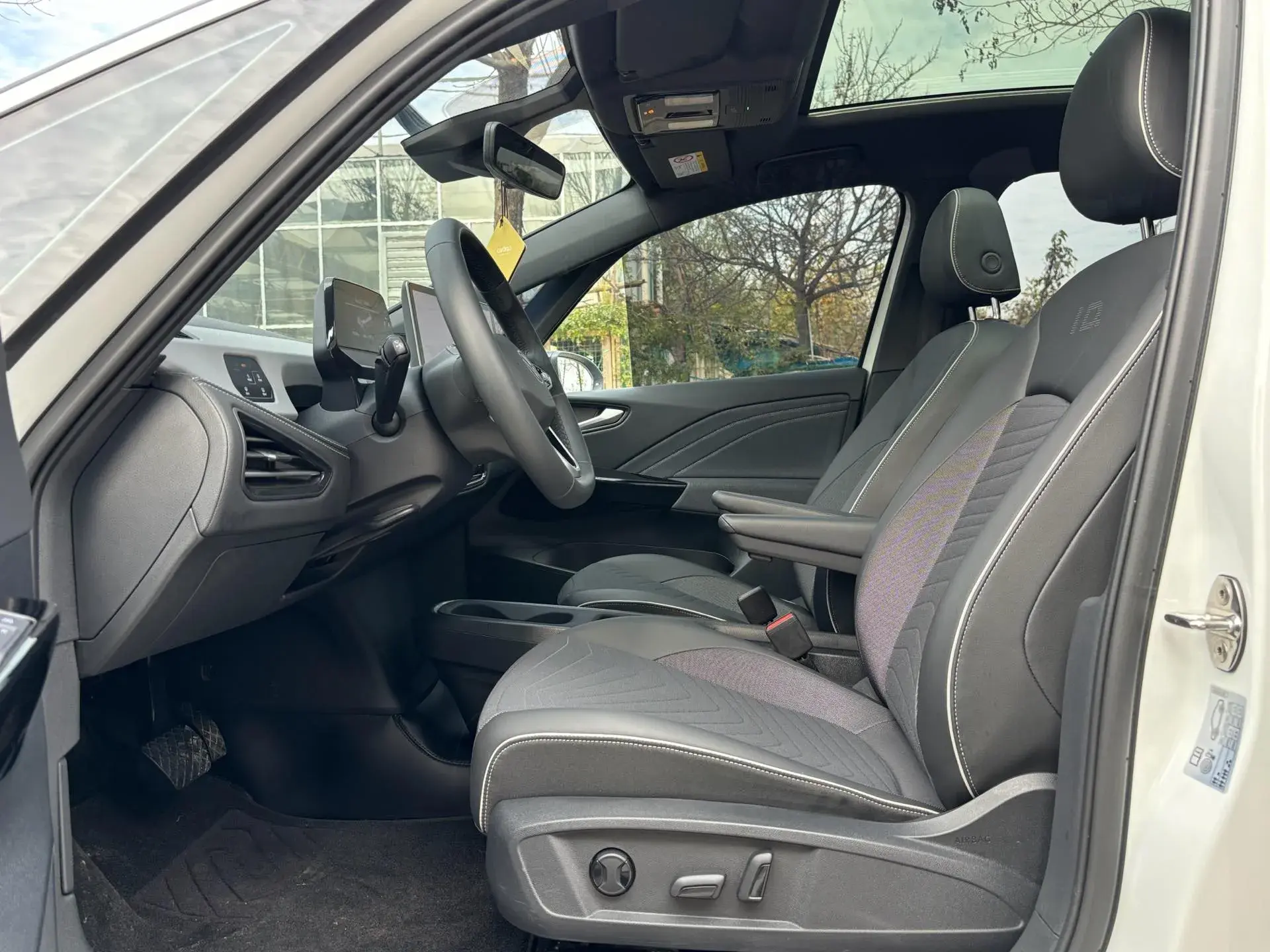 2025 VOLKSWAGEN ID.3 thumbnail 4