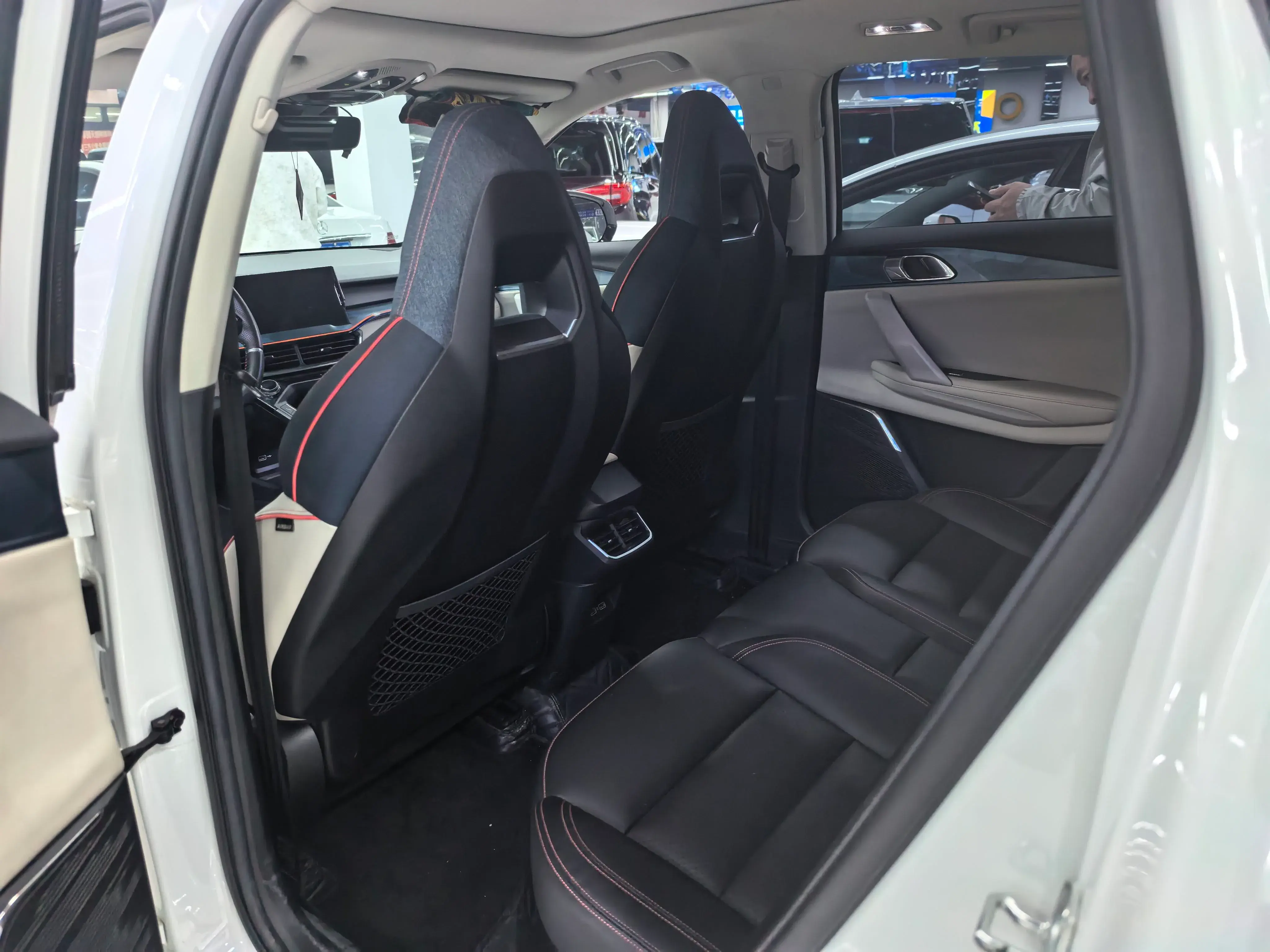 2020 LYNK&CO 06 thumbnail 3