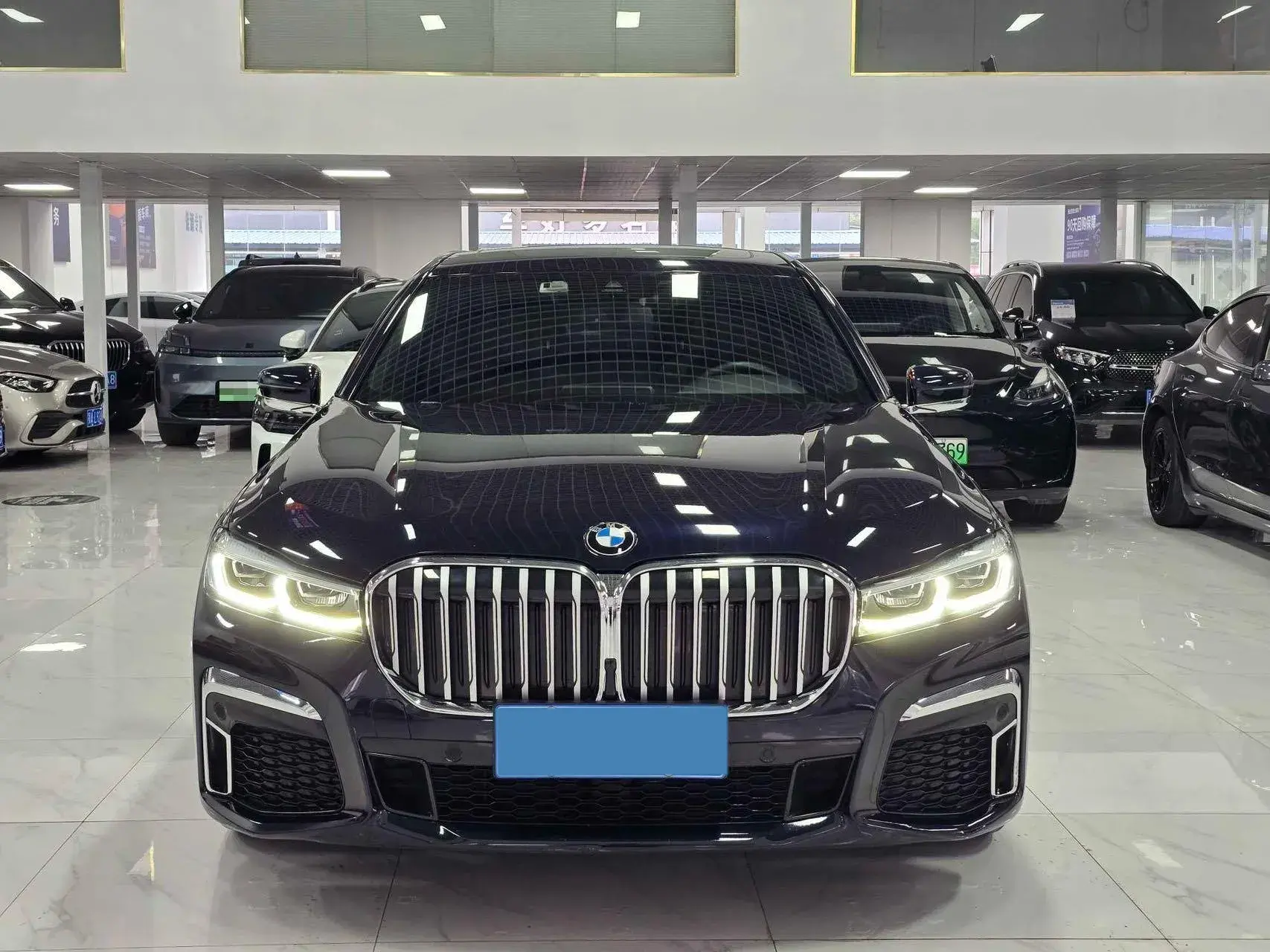 2019 BMW 7 thumbnail 2