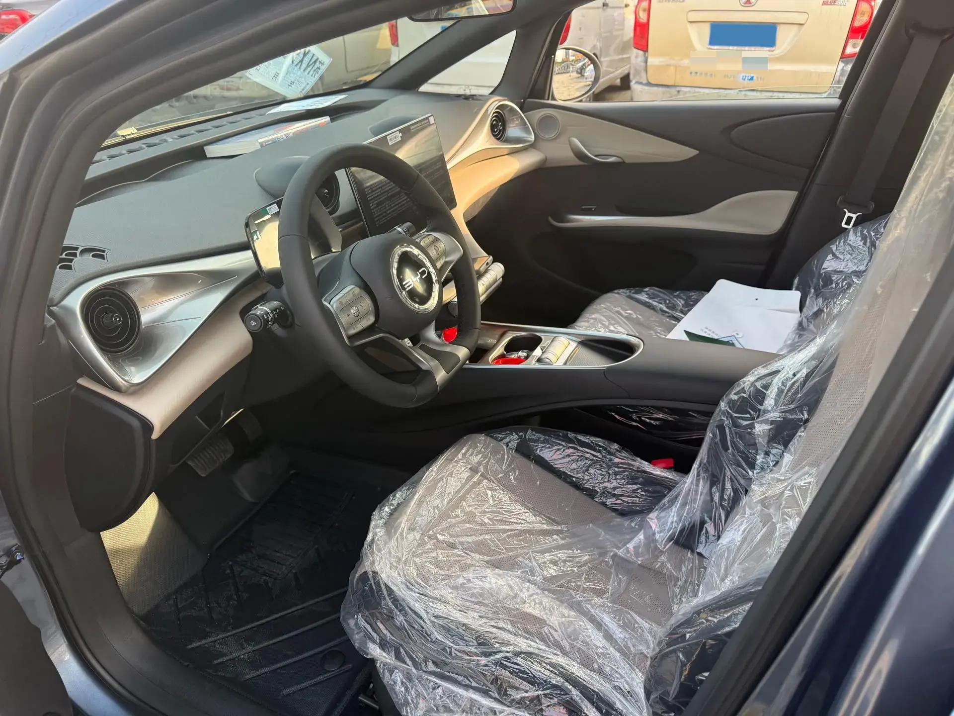 2025 BYD DOLPHIN thumbnail 4