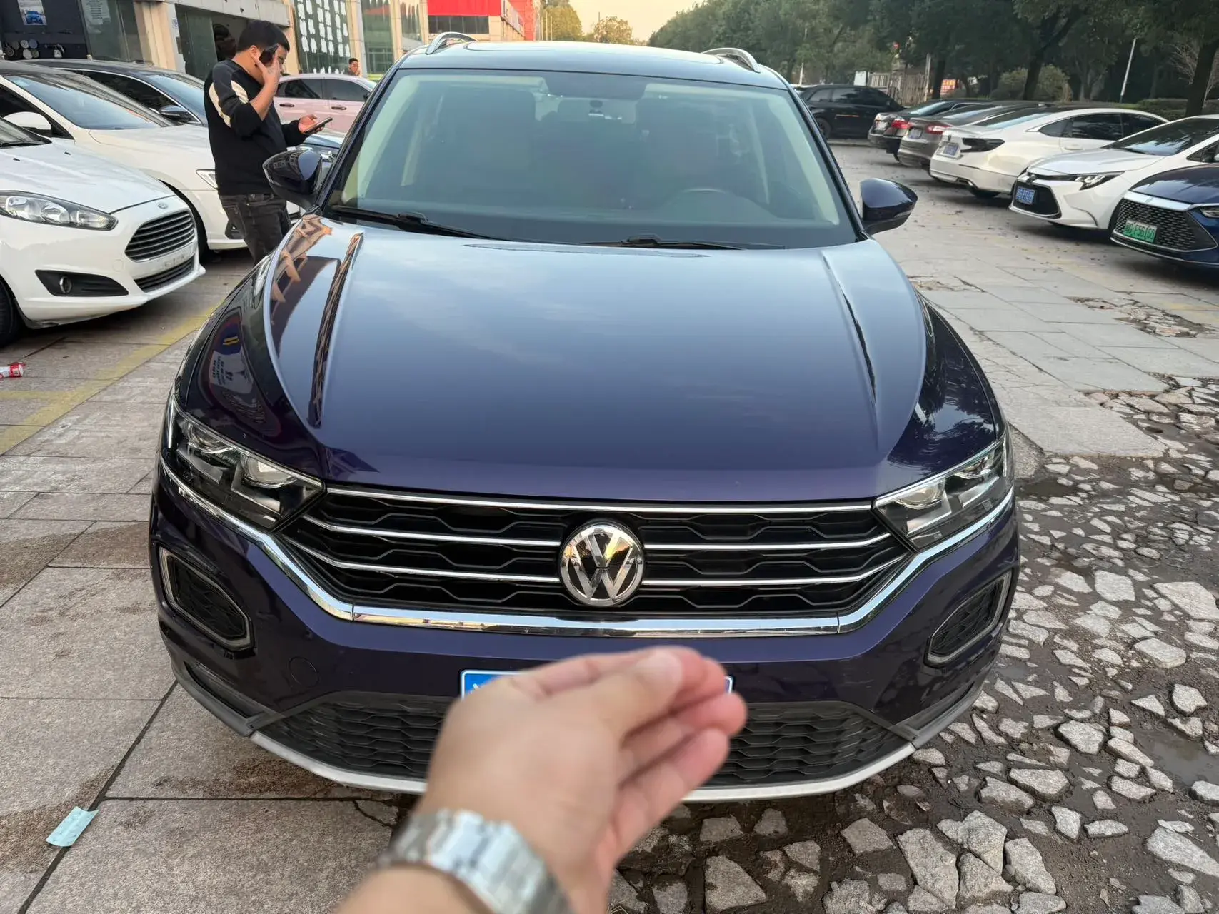 2019 VOLKSWAGEN T-ROC thumbnail 3