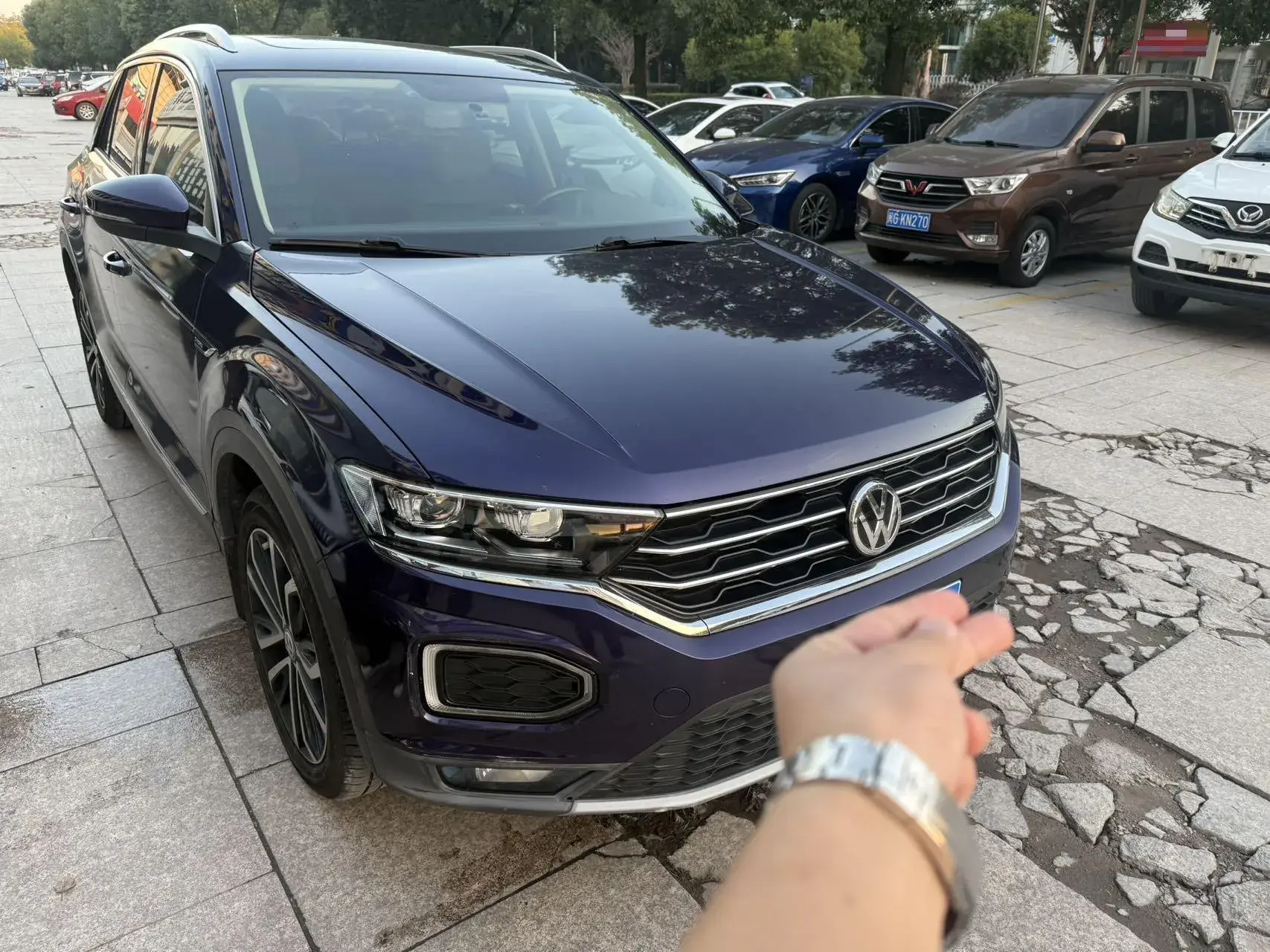 2019 VOLKSWAGEN T-ROC thumbnail 2