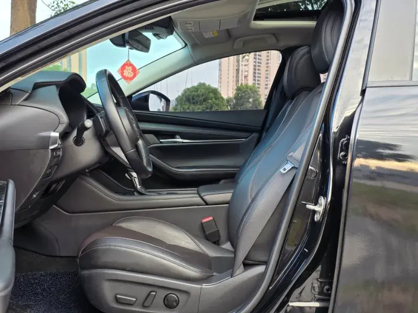 2022 MAZDA 3 thumbnail 4