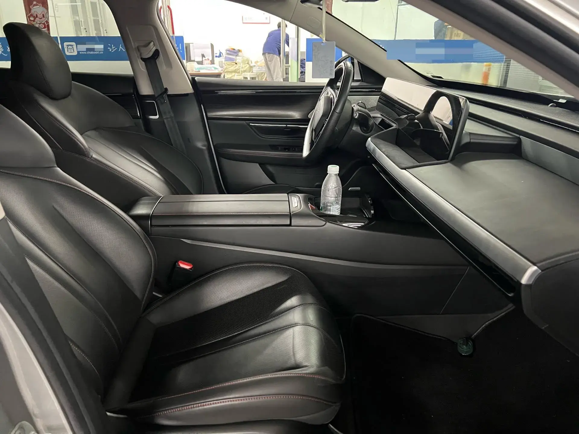 2022 XPENG P7 thumbnail 3