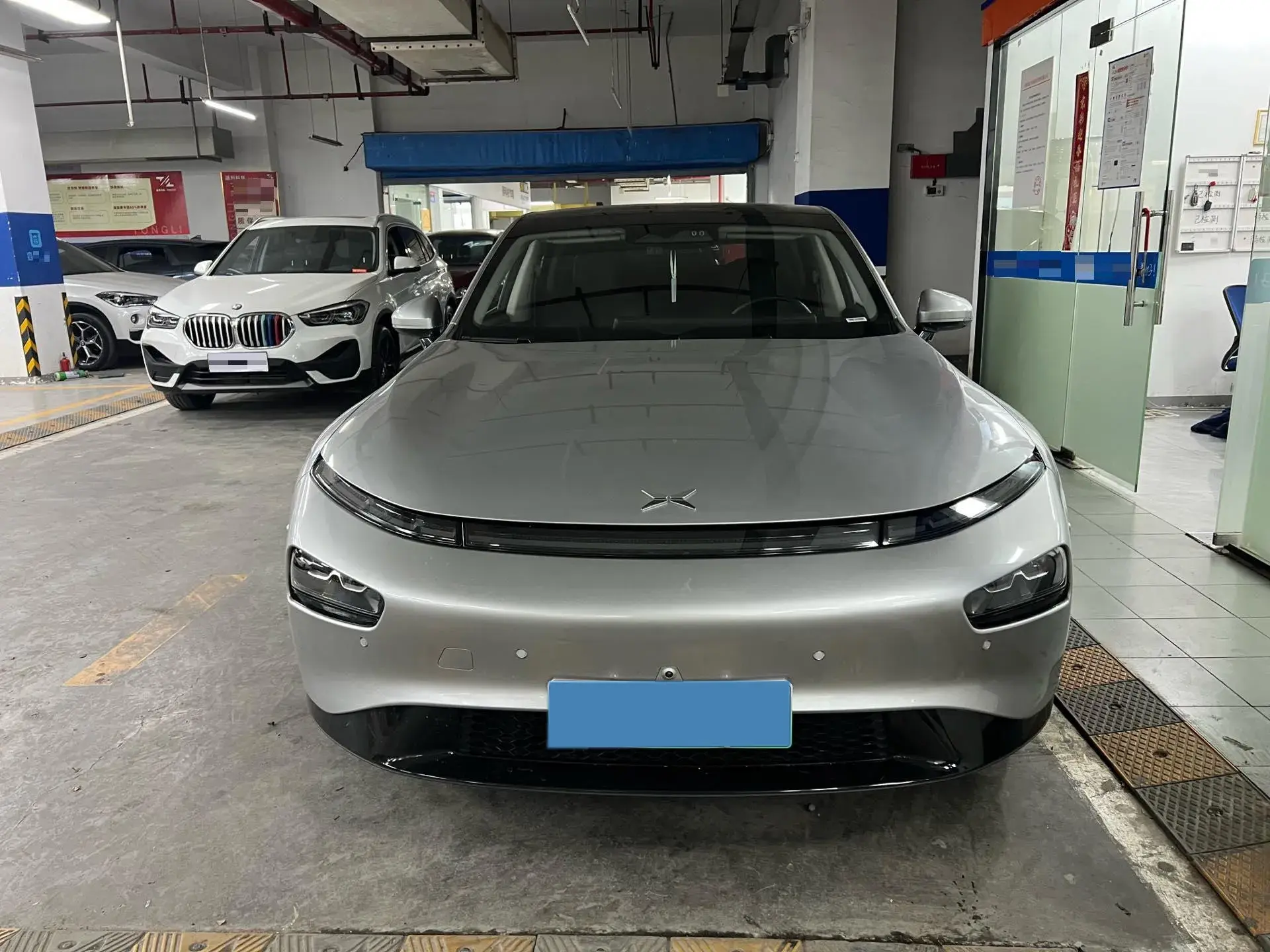 2022 XPENG P7 thumbnail 2