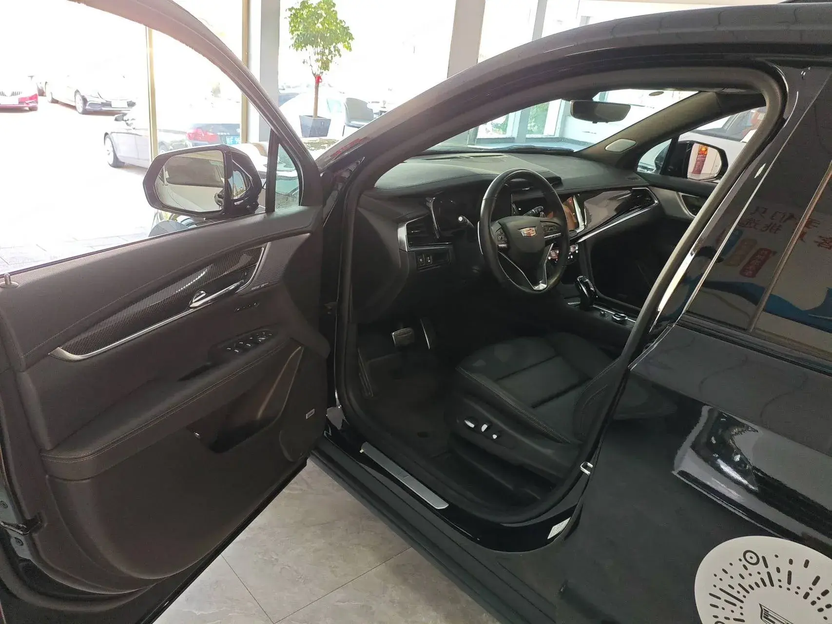 2025 CADILLAC XT6 thumbnail 4