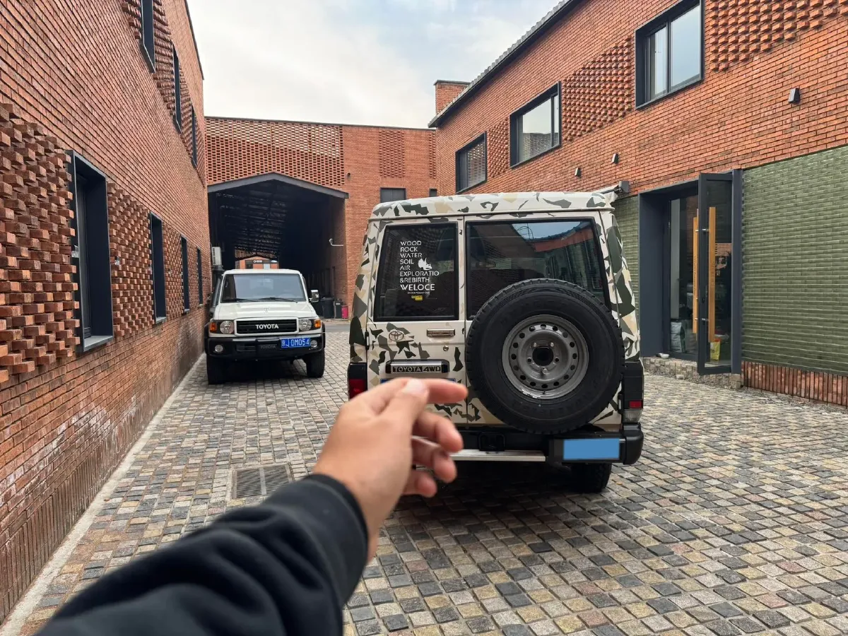 2022 Toyota Land Cruiser 3.4T 415HP V6 10AT,autocango,china used car exporter,china ev exporter,chinese used car exporter,chinese used ev exporter