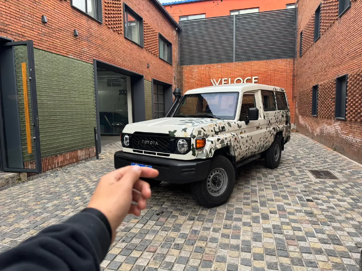 2022 Toyota Land Cruiser 3.4T 415HP V6 10AT,autocango,china used car exporter,china ev exporter,chinese used car exporter,chinese used ev exporter