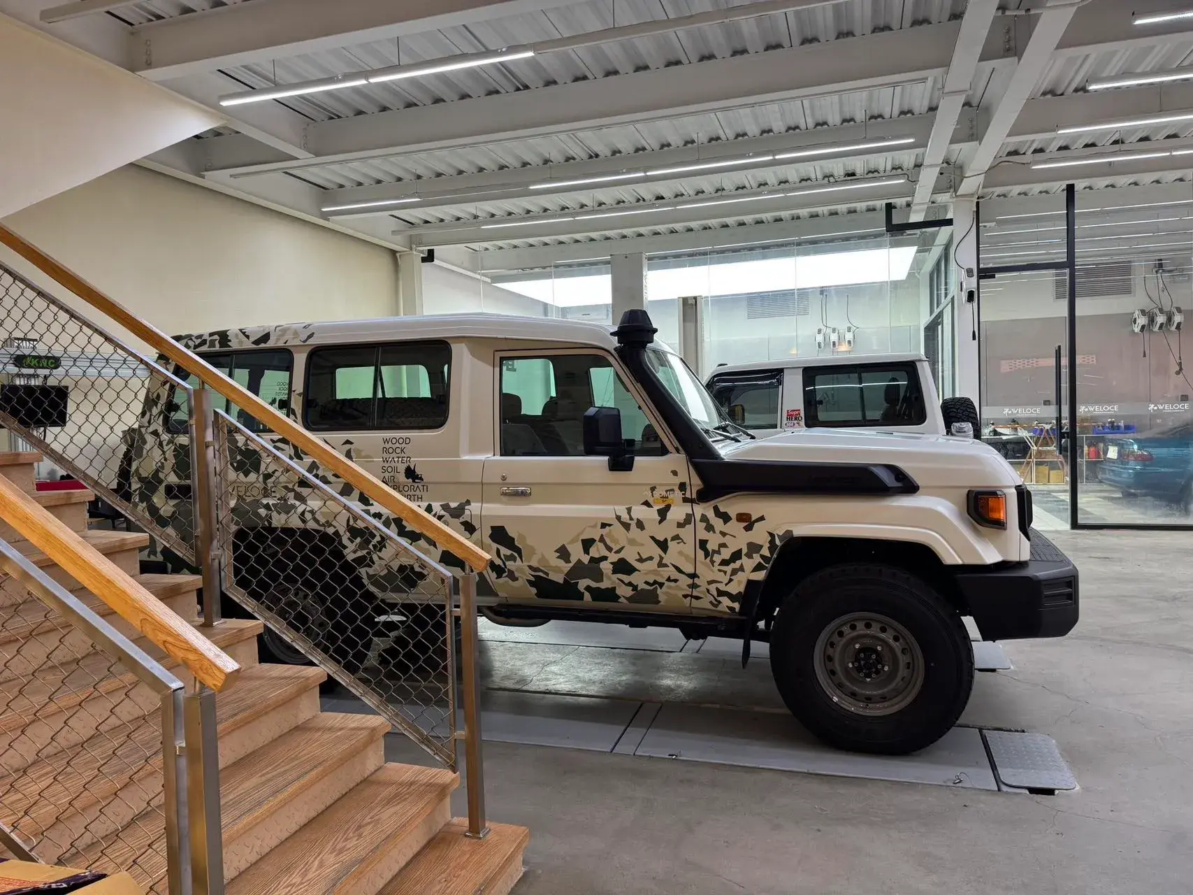 2023 TOYOTA LAND thumbnail 4