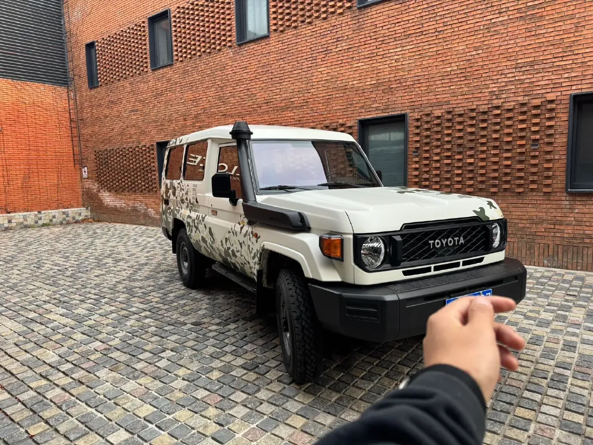 2022 Toyota Land Cruiser 3.4T 415HP V6 10AT,autocango,china used car exporter,china ev exporter,chinese used car exporter,chinese used ev exporter