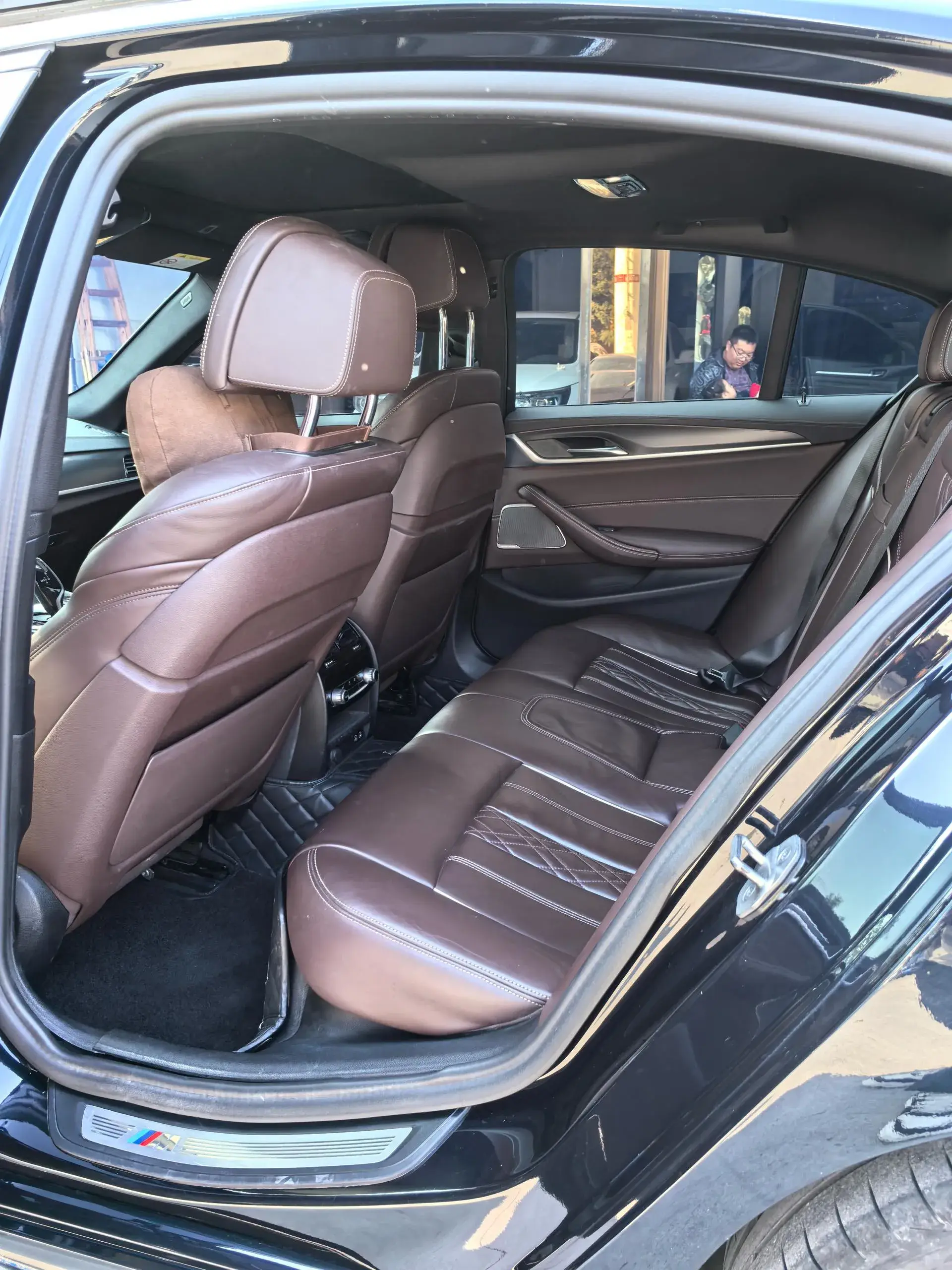 2021 BMW 5 thumbnail 4