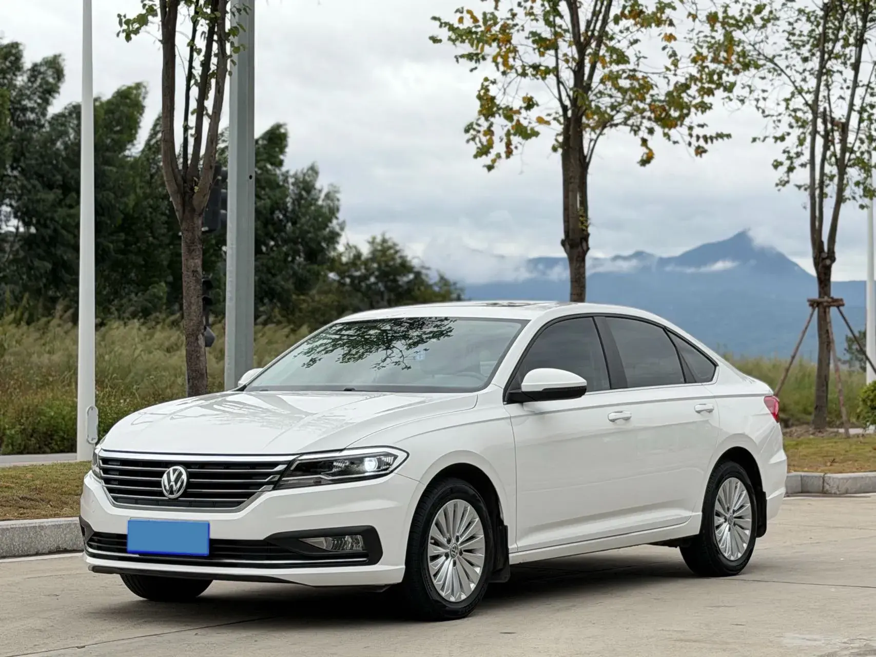 2019 VOLKSWAGEN LAVIDA view 1