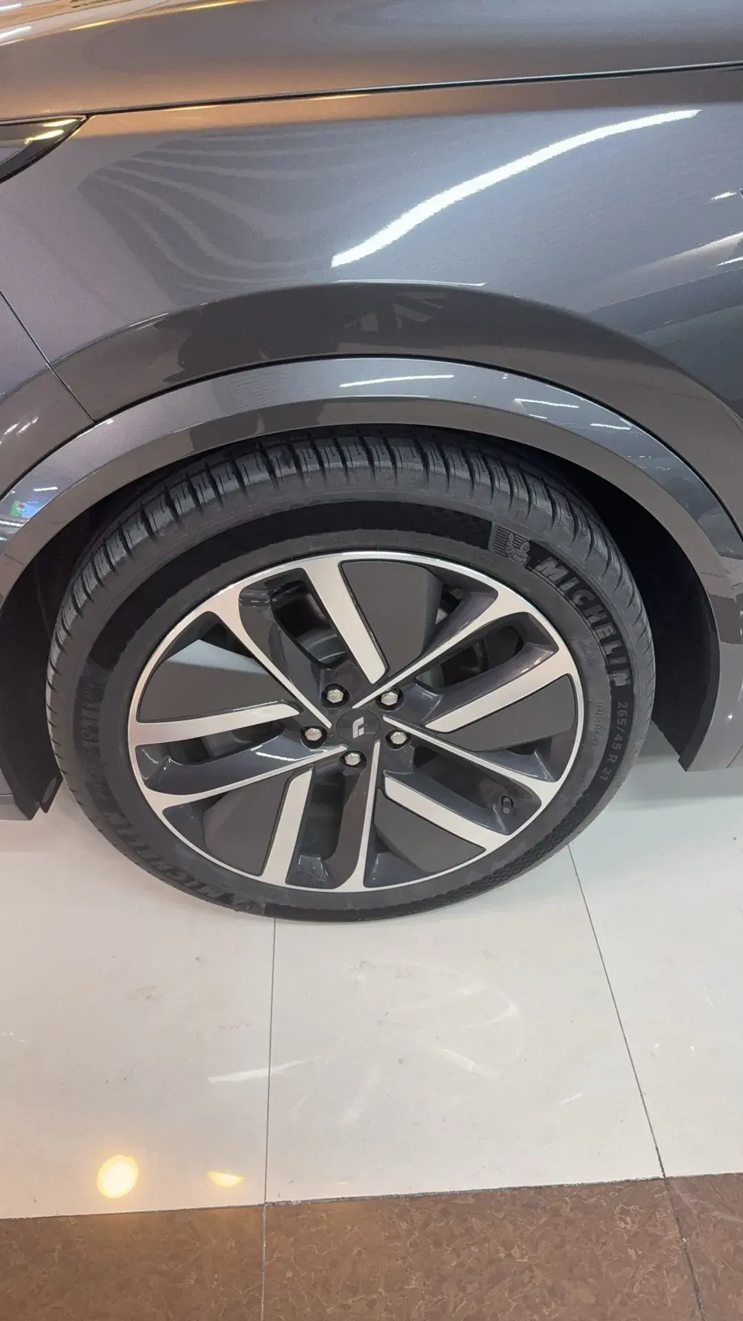 2024 LI L8 thumbnail 2