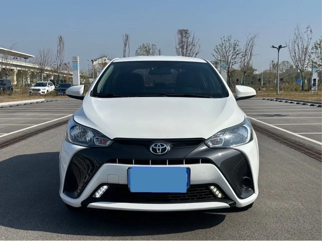 2019 TOYOTA YARIS thumbnail 2