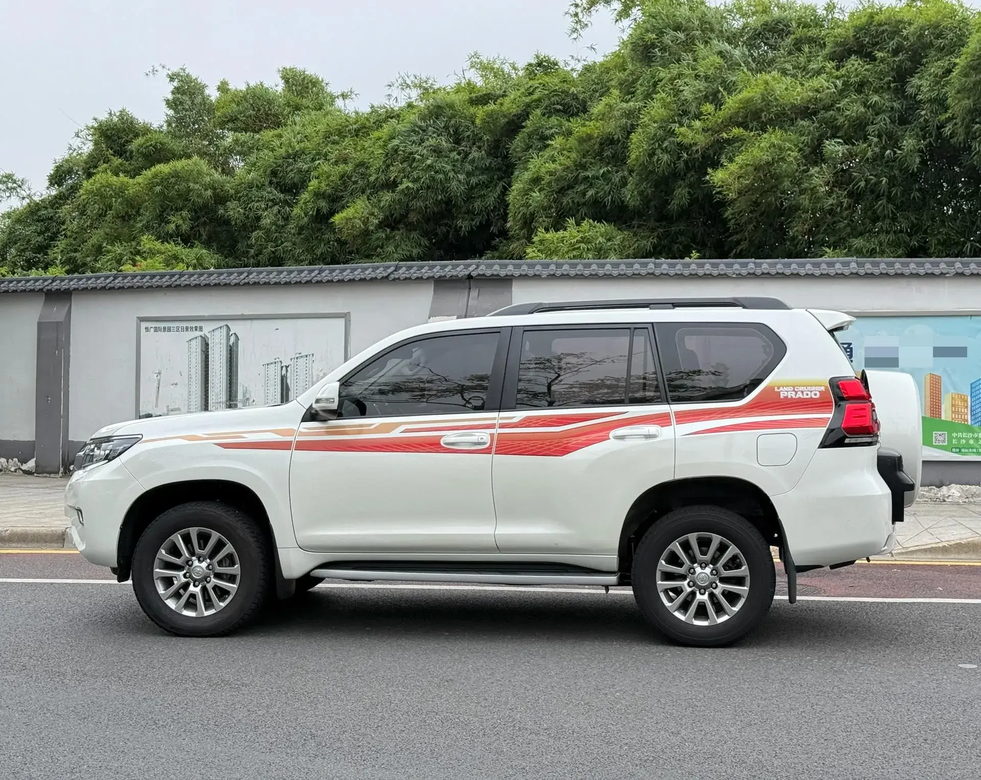 2019 TOYOTA LAND thumbnail 4