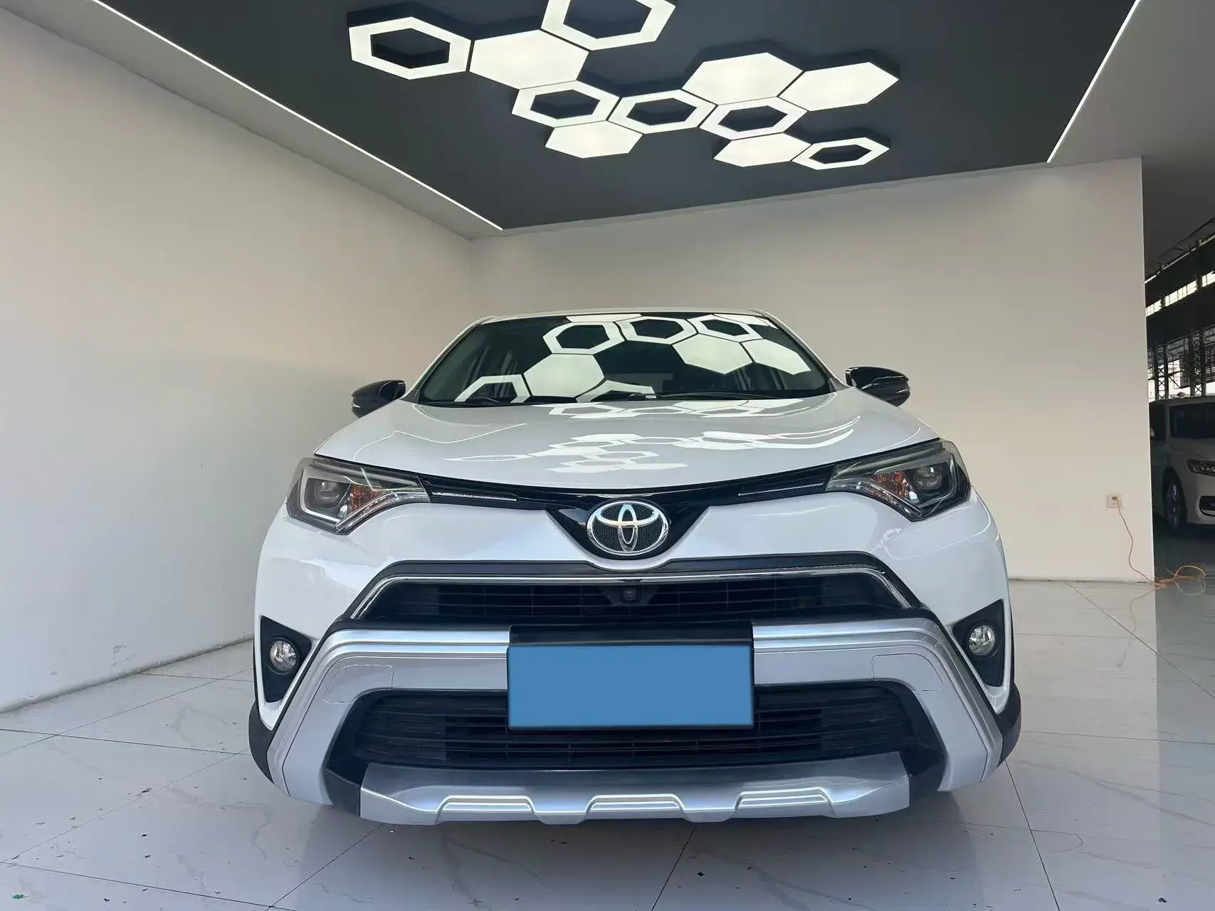 2019 TOYOTA RAV4 thumbnail 2