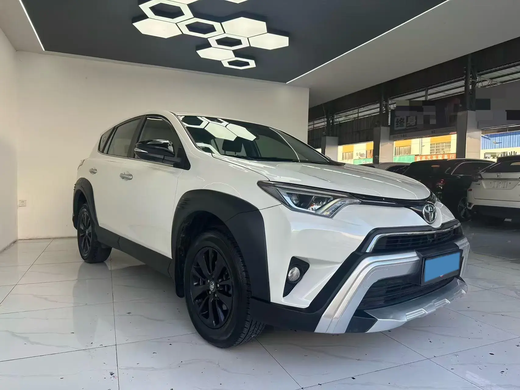 2019 TOYOTA RAV4 thumbnail 3