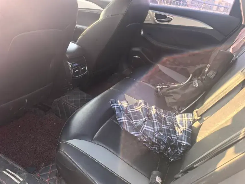 2020 ROEWE I6 thumbnail 3