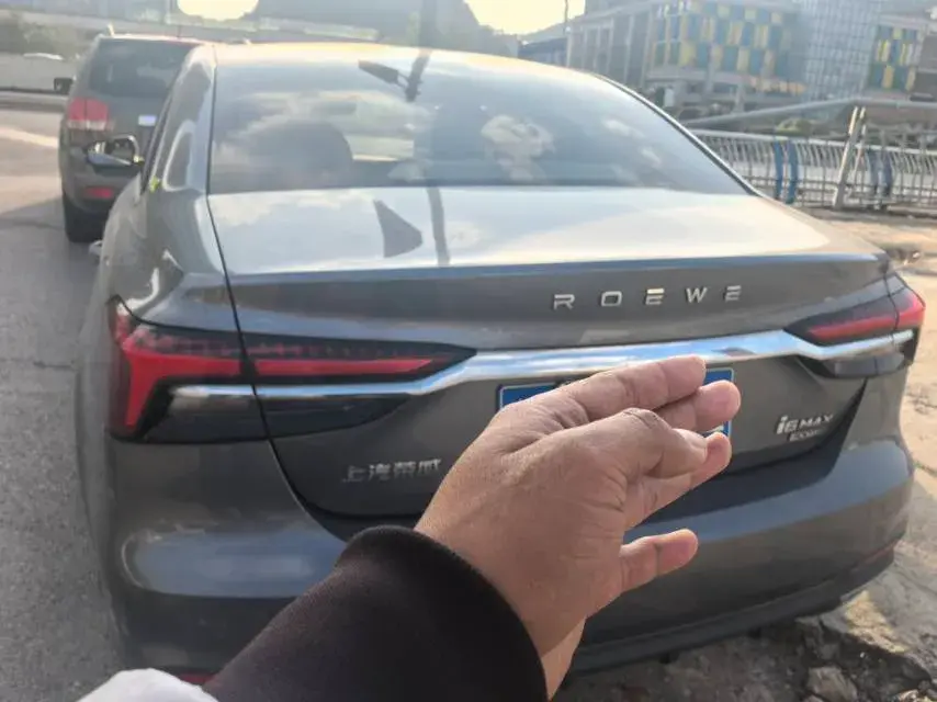 2020 ROEWE I6 thumbnail 4