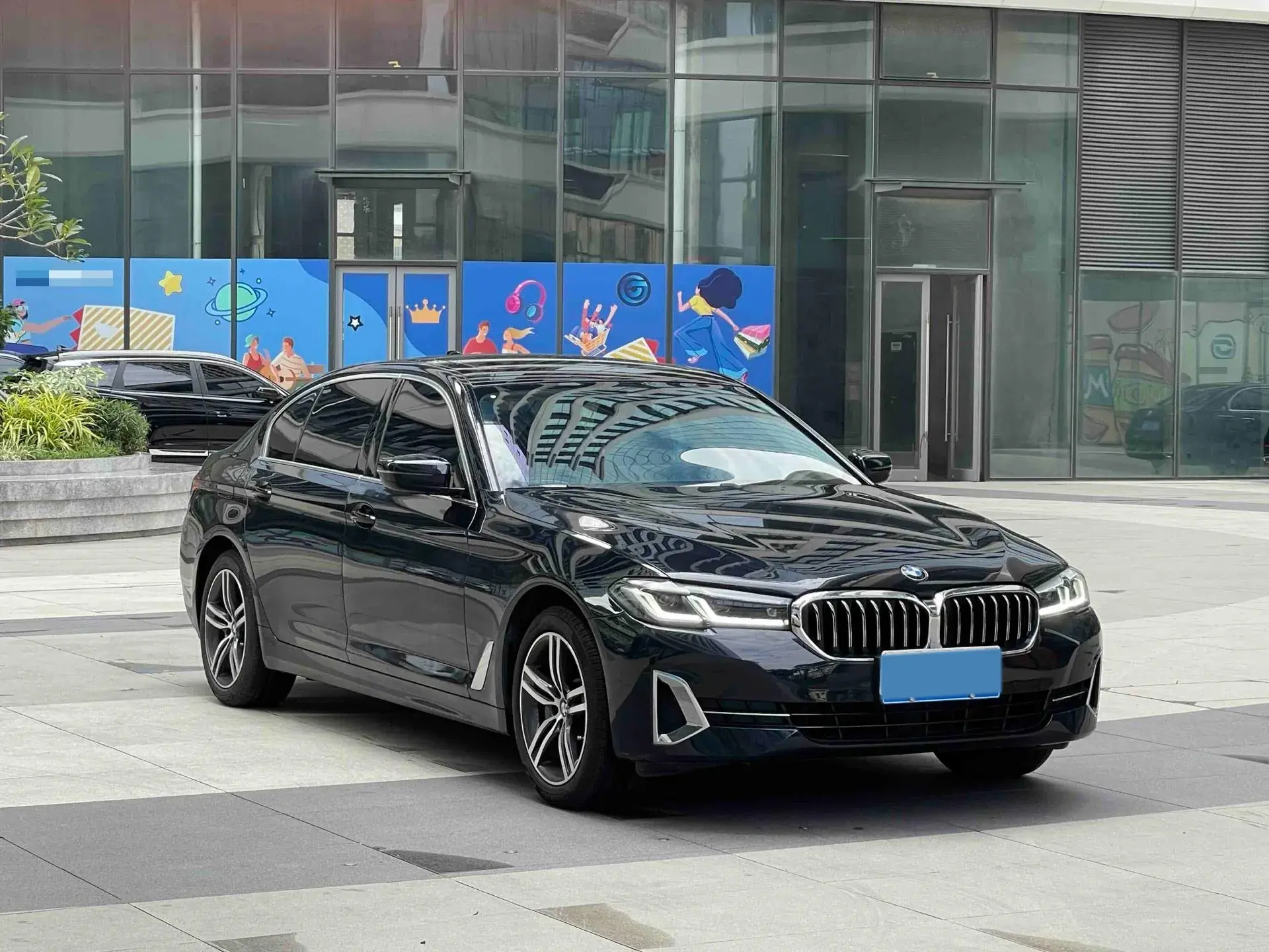 2021 BMW 5 thumbnail 3