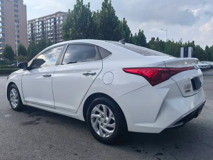 2020 HYUNDAI VERNA thumbnail 4