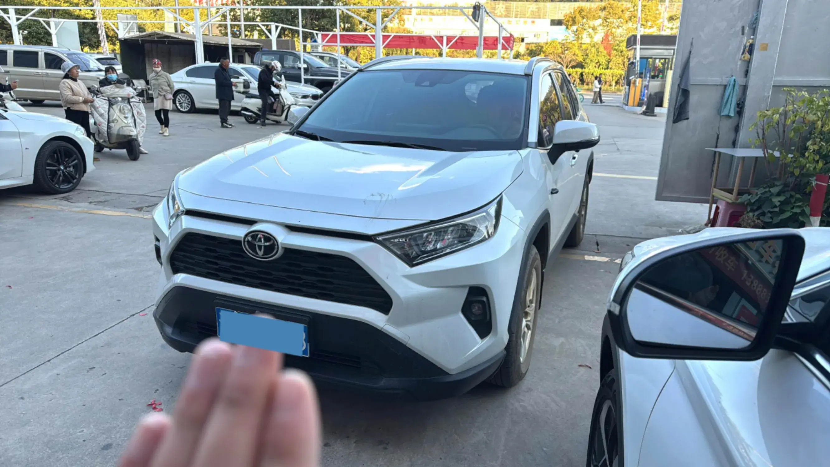 2023 TOYOTA RAV4 view 1