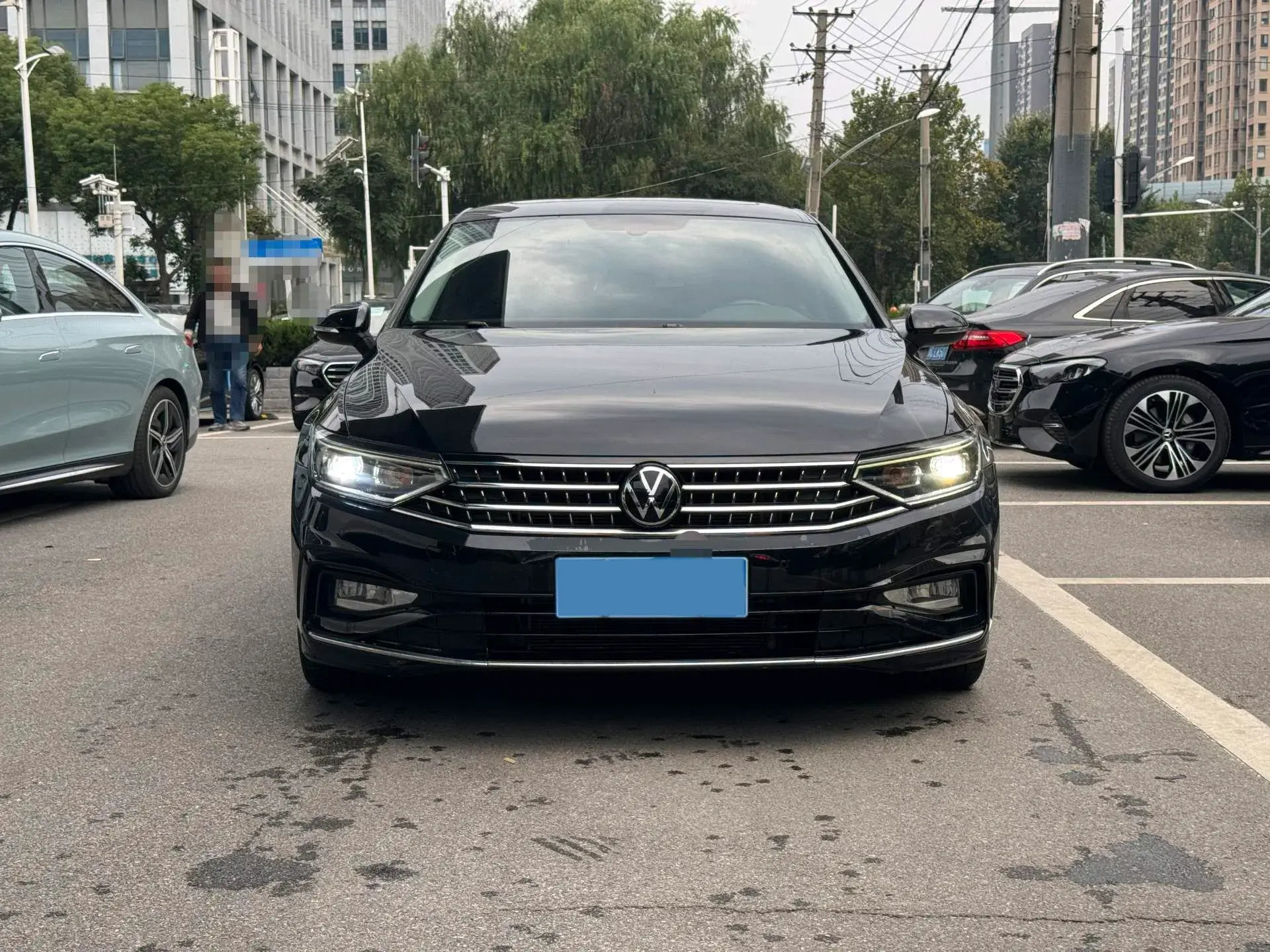 2023 VOLKSWAGEN MAGOTAN thumbnail 2