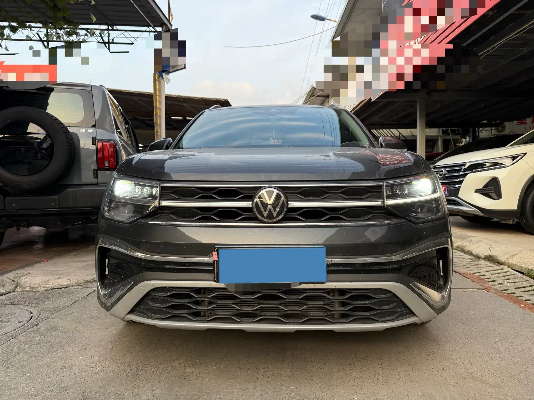 2023 VOLKSWAGEN THARU thumbnail 2