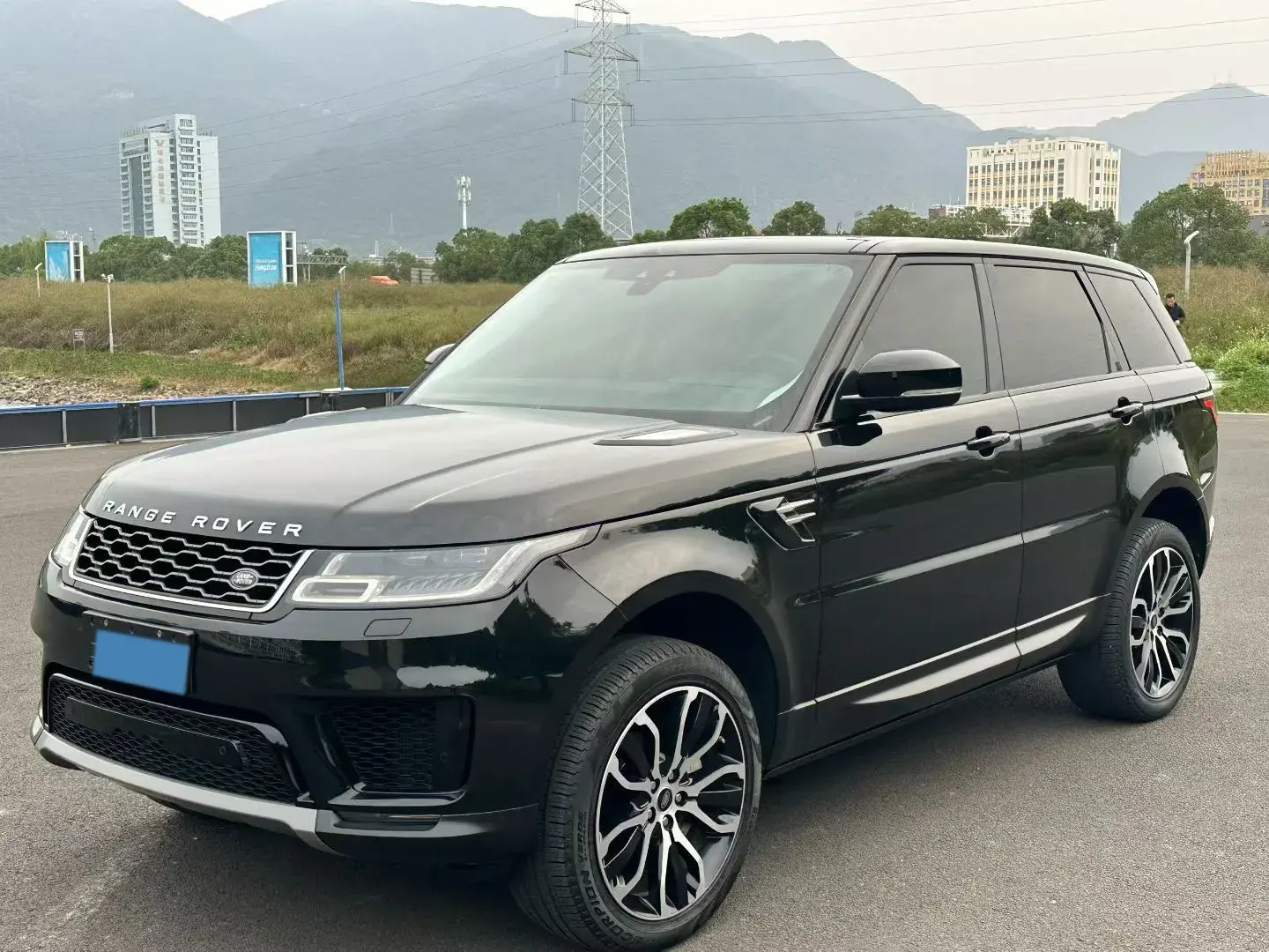 2021 LAND ROVER view 1