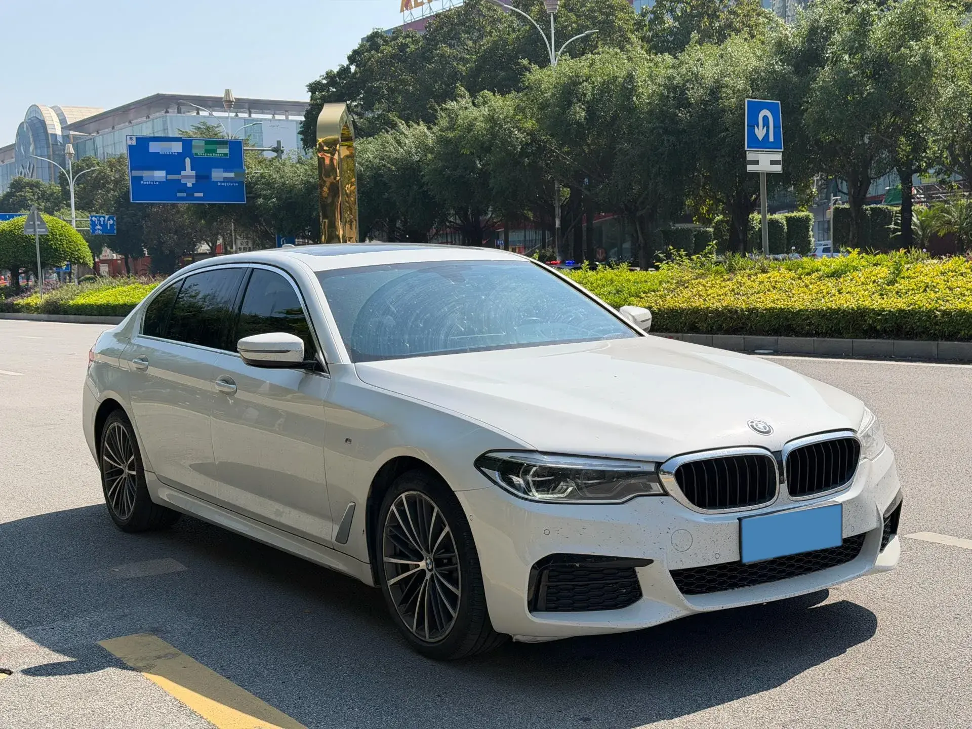 2020 BMW 5 thumbnail 3