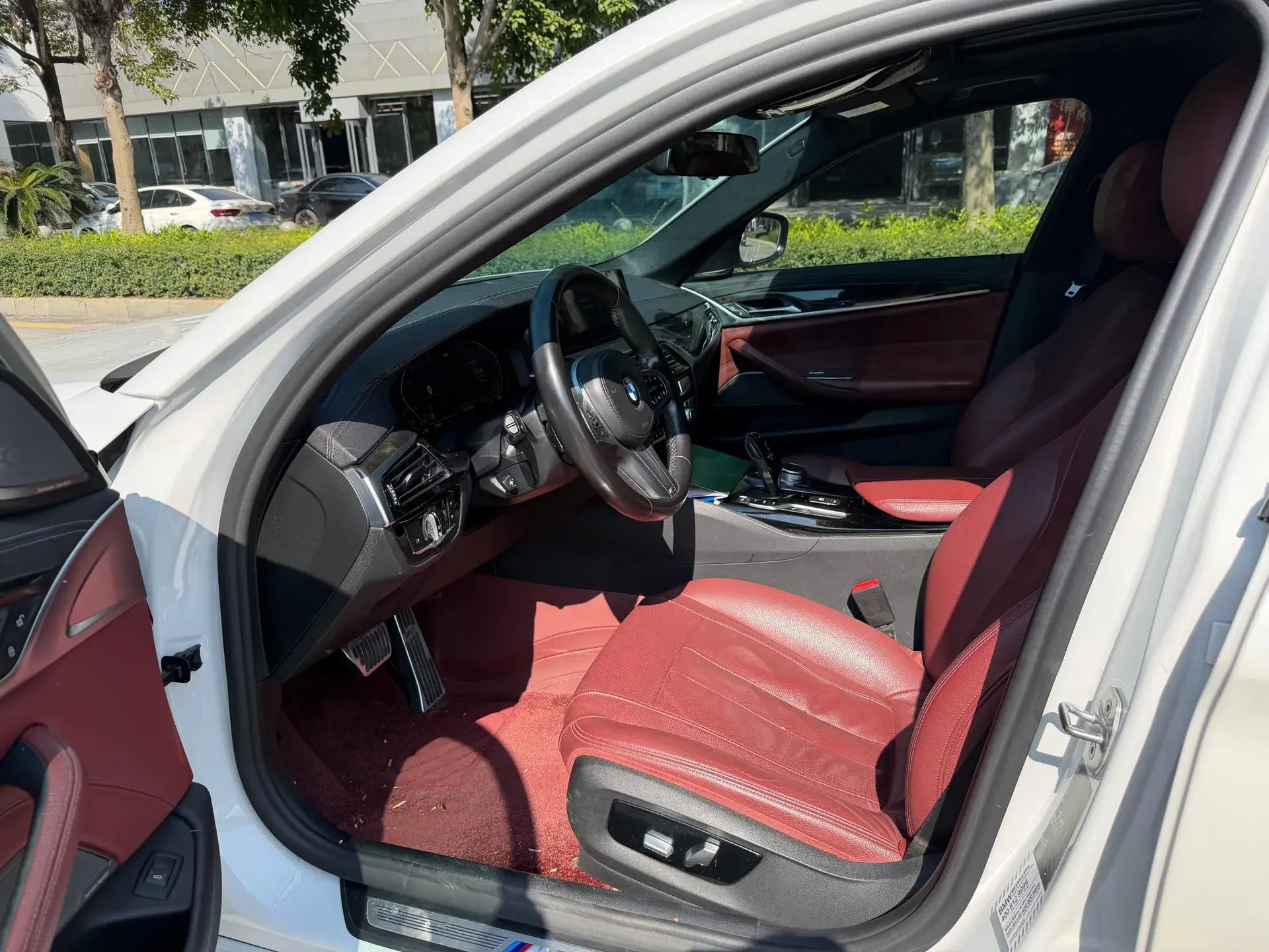 2020 BMW 5 thumbnail 4