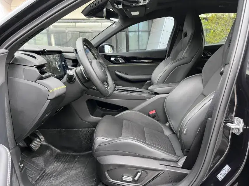 2023 LYNK&CO 03 thumbnail 4