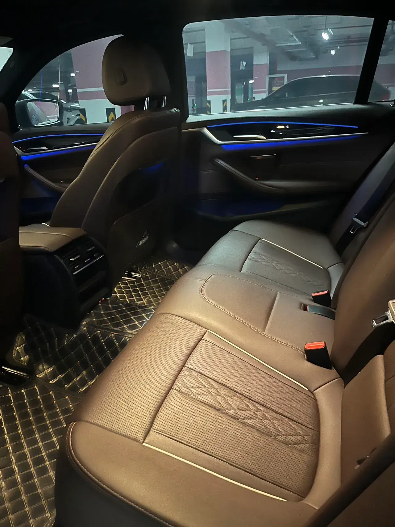 2022 BMW 5 thumbnail 4