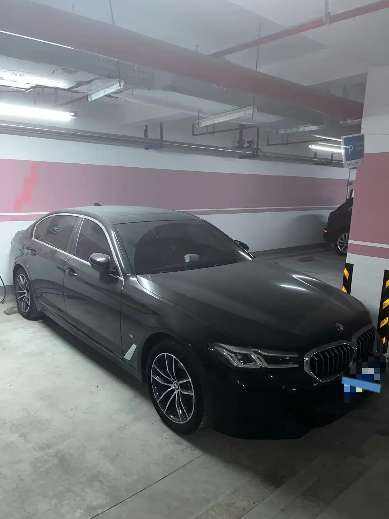 2022 BMW 5 thumbnail 2
