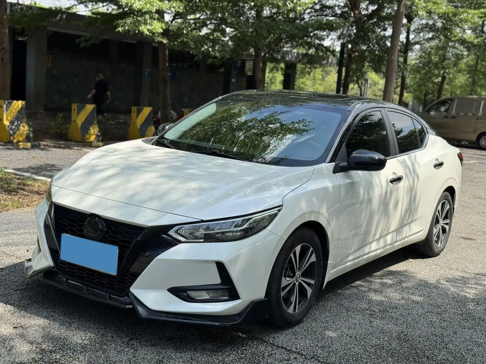 2022 NISSAN SYLPHY view 1