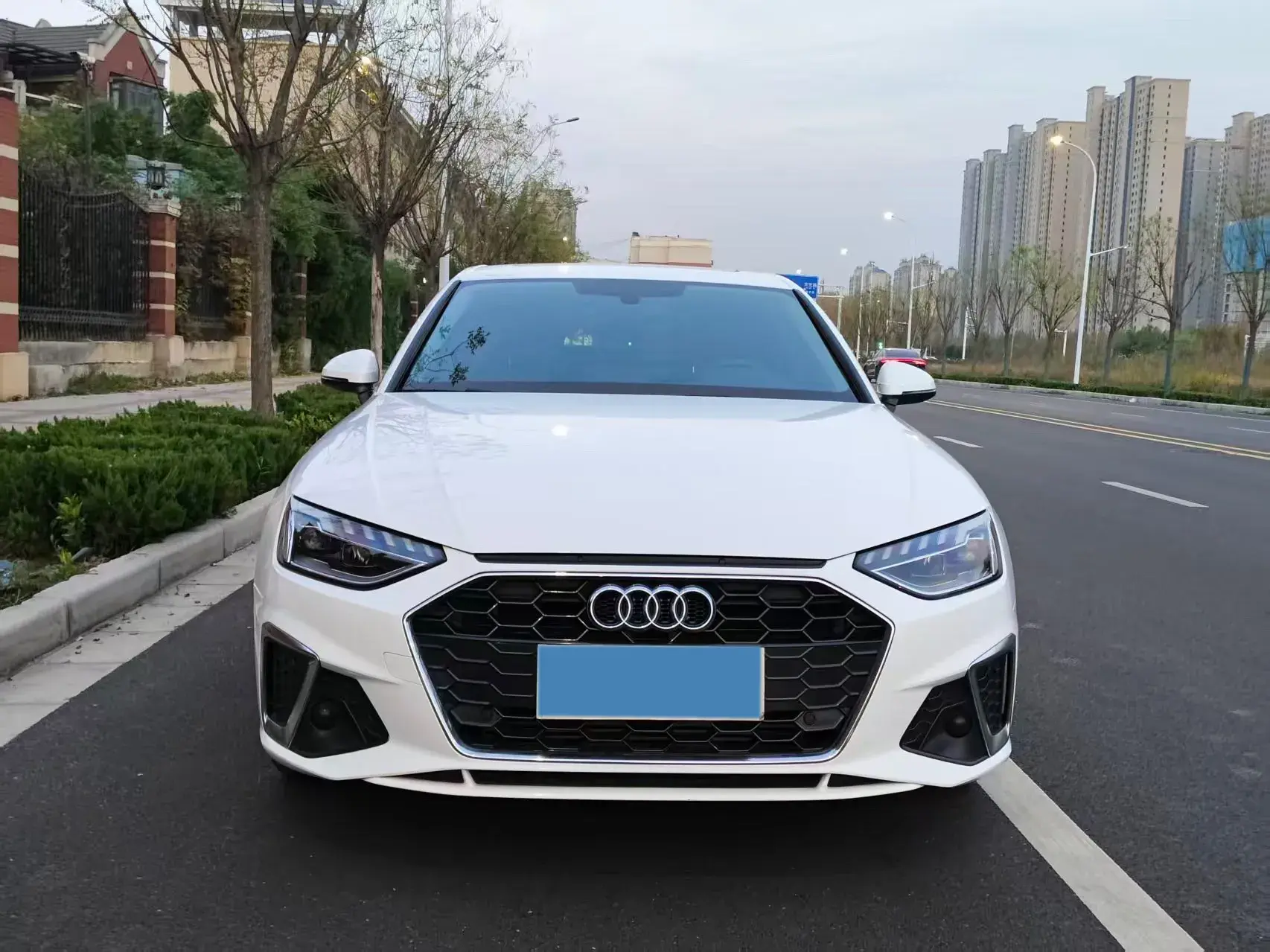 2023 AUDI A4L thumbnail 2