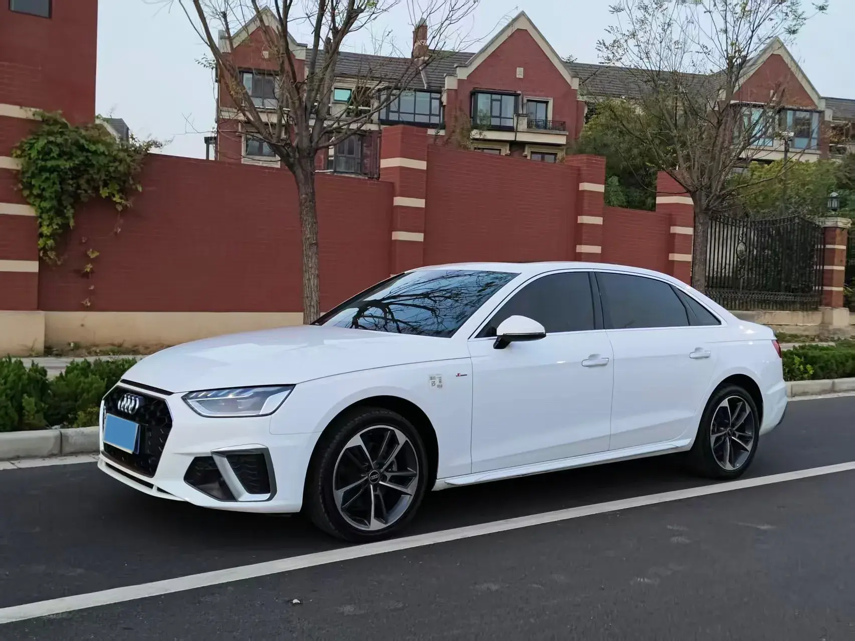 2023 AUDI A4L view 1