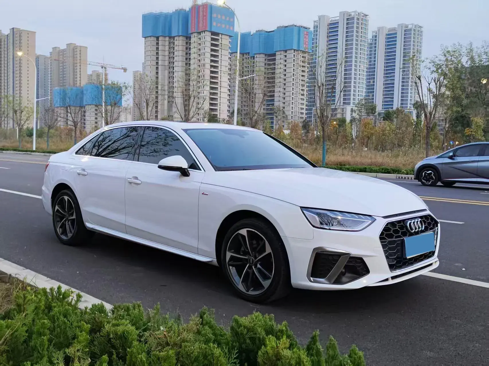 2023 AUDI A4L thumbnail 3