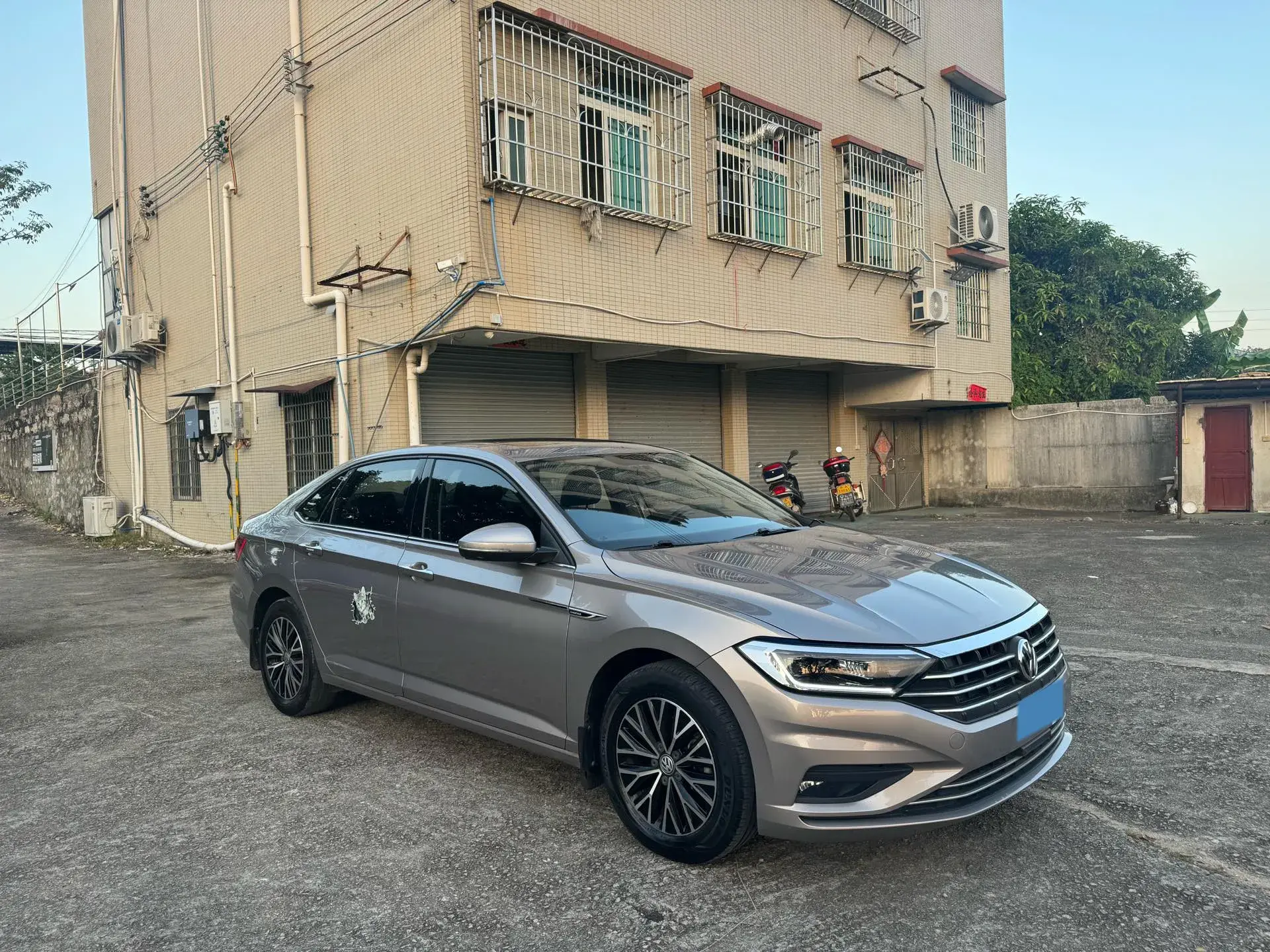 2021 VOLKSWAGEN SAGITAR thumbnail 3