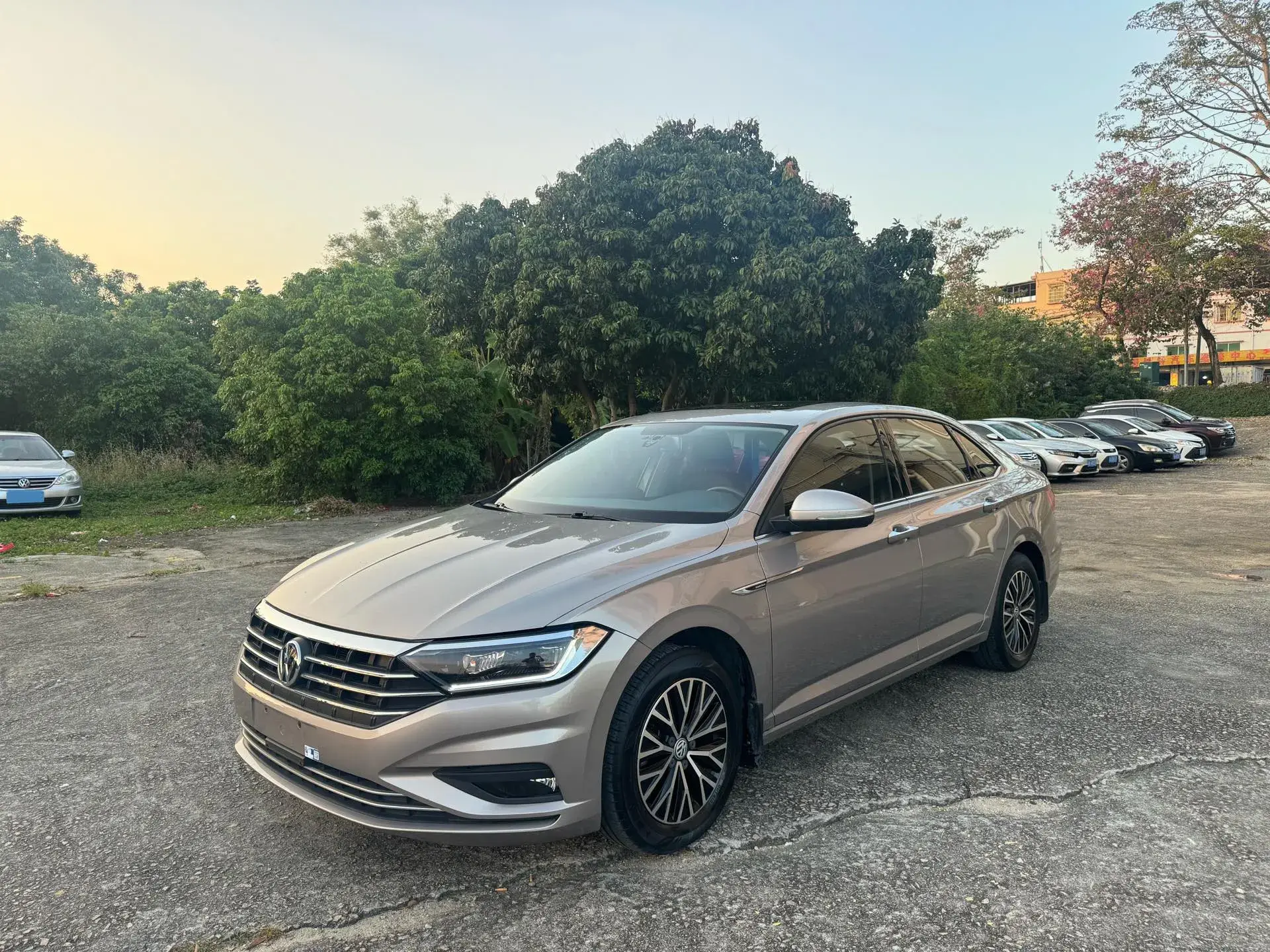 2021 VOLKSWAGEN SAGITAR view 1