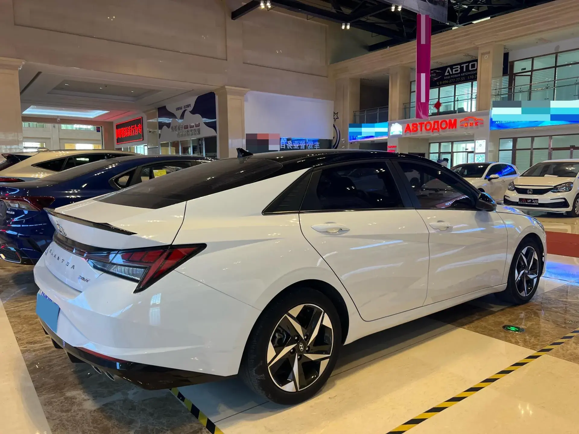 2021 HYUNDAI ELANTRA thumbnail 4