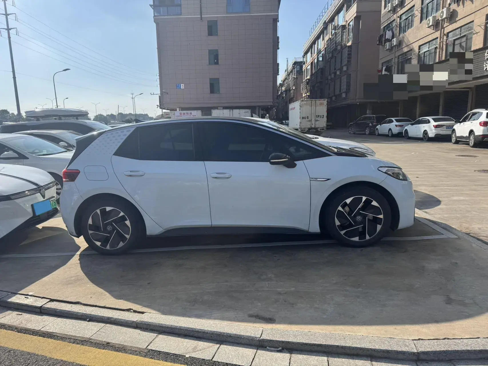 2023 VOLKSWAGEN ID.3 thumbnail 3