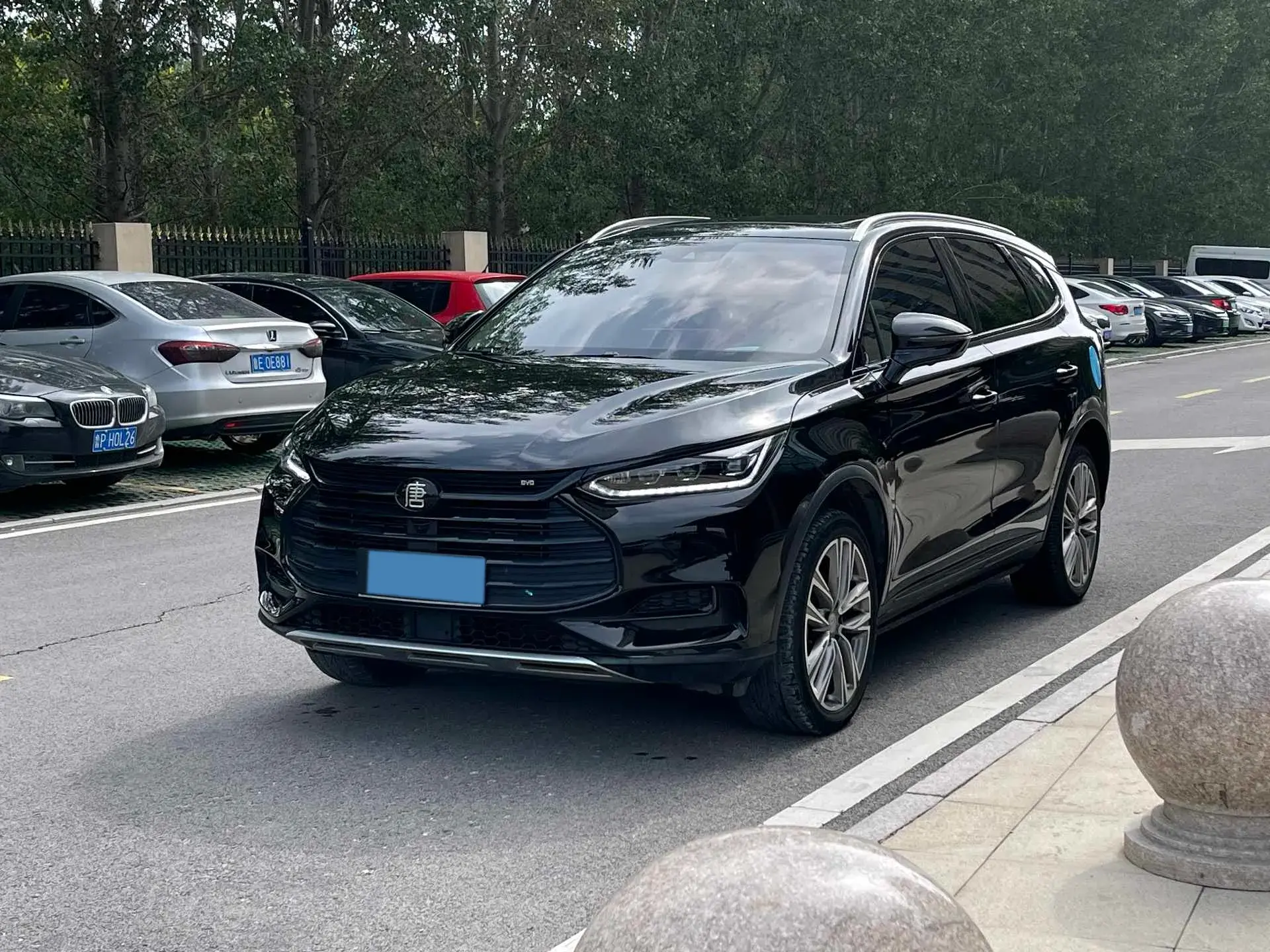 2019 BYD TANG view 1