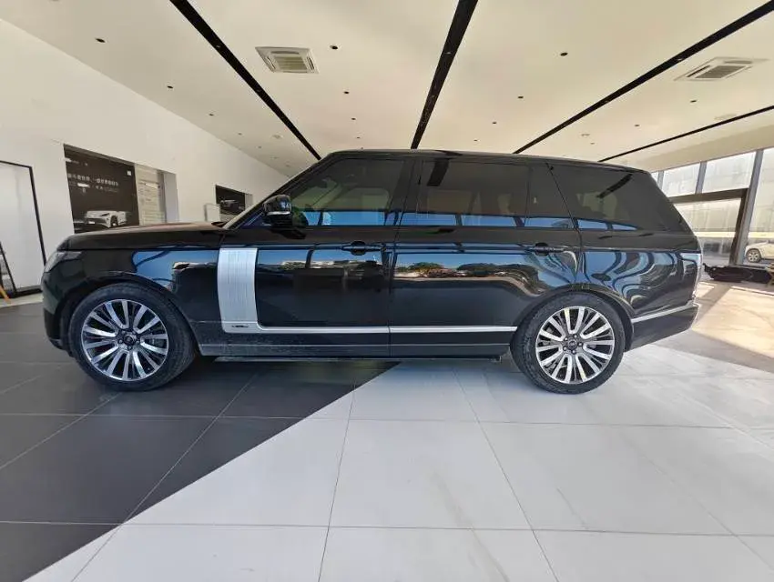 2019 LAND ROVER thumbnail 3