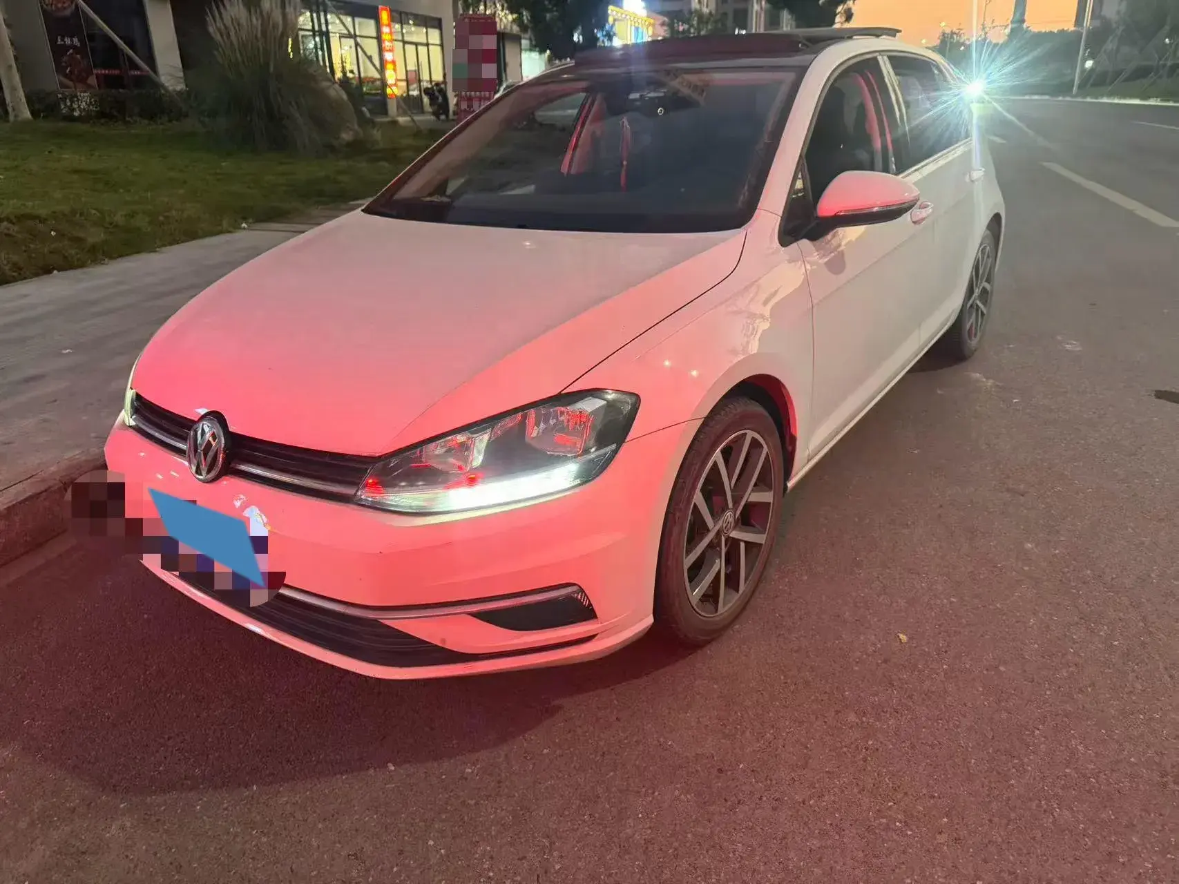 2020 VOLKSWAGEN GOLF view 1