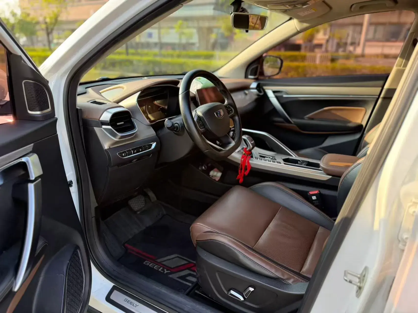 2019 GEELY COOLRAY thumbnail 4