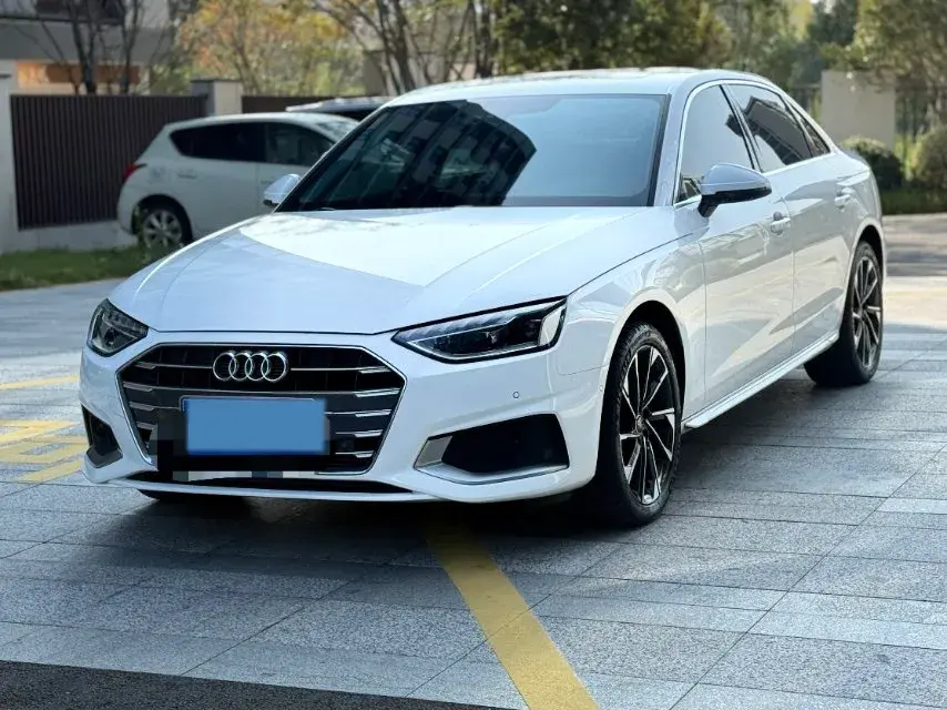2022 Audi A4L 2.0T 190HP L4 7DCT