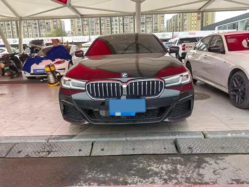 2023 BMW 5 thumbnail 2