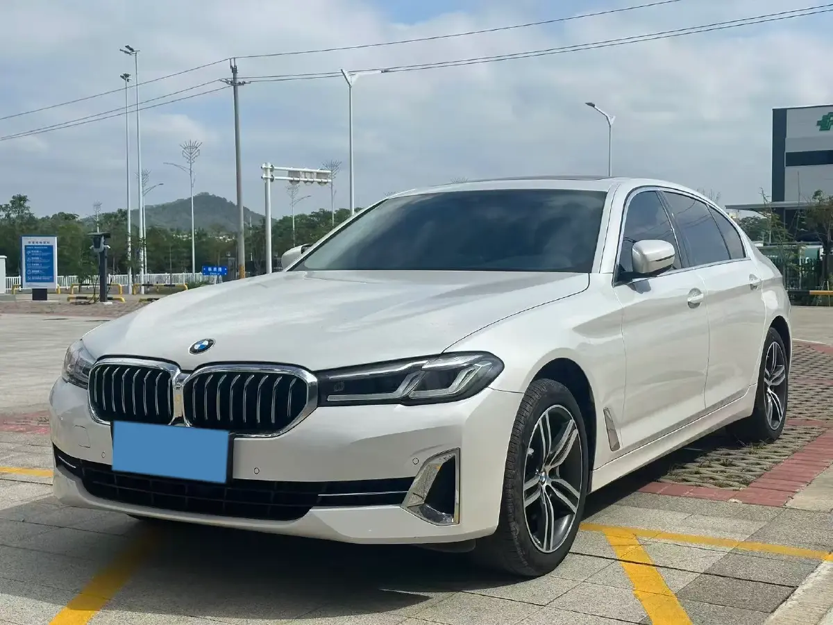 2022 BMW 5 Series 2.0T 252HP L4 8AT